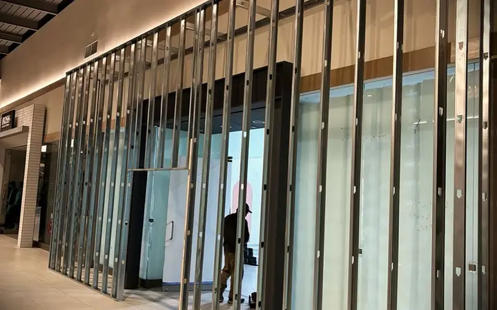 Pandora store fit-out, steel framing, on site